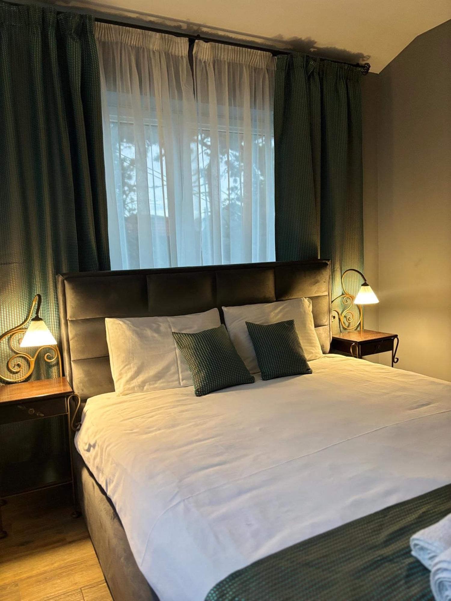 Hotel Dum By Muskat ベオグラード エクステリア 写真