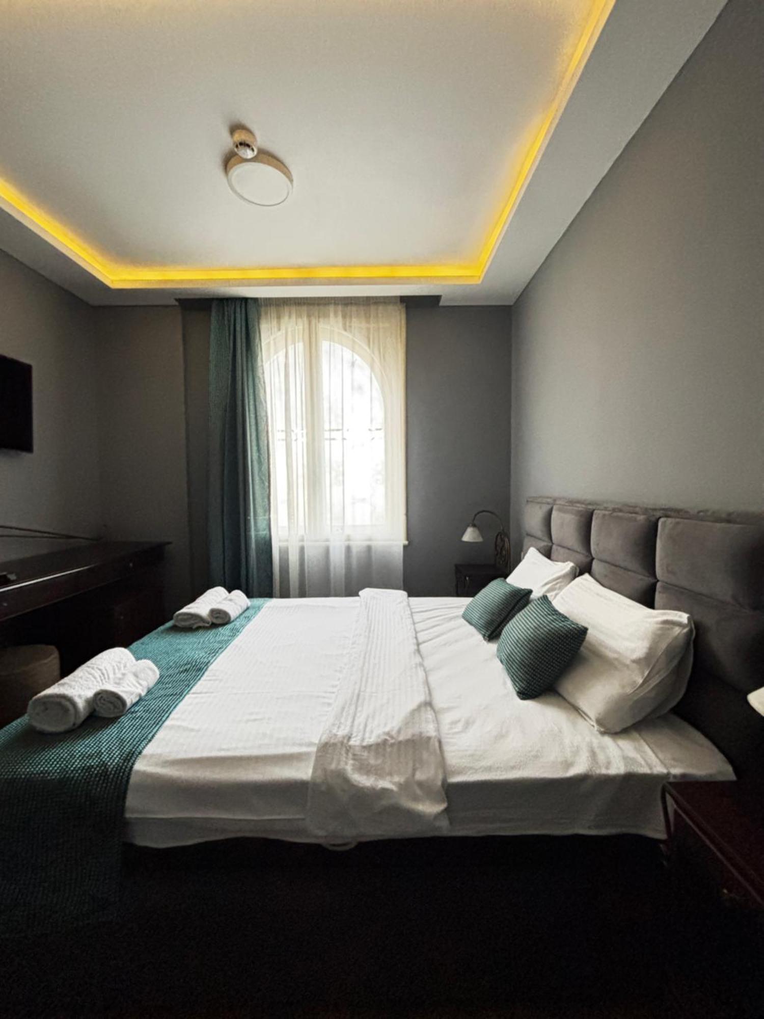 Hotel Dum By Muskat ベオグラード エクステリア 写真